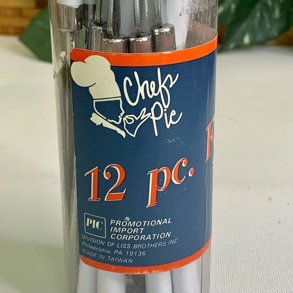 VTG Chef's Pic 12 Pcs Flatware Set White Handles Knifes Forks Spoons ABS Plastic
